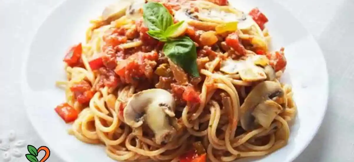 Espagueti al pesto con tomate, nueces y champiñones