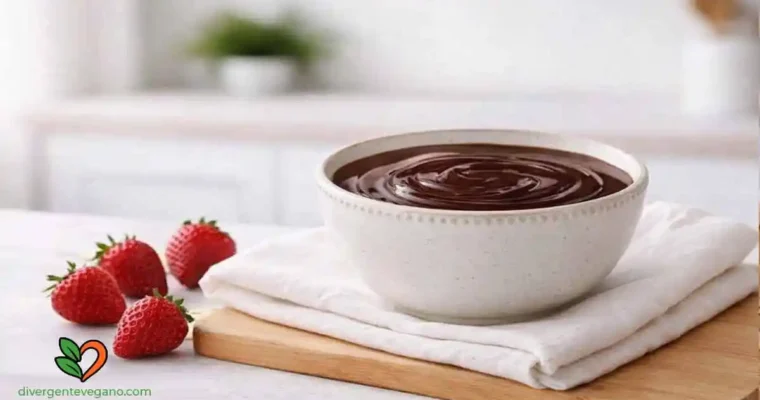 Salsa de chocolate vegana exprés (para cuando el postre pide algo más)
